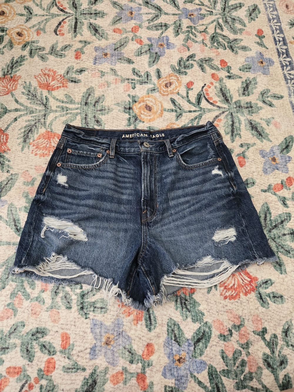 American Eagle Outfitters Distressed Dark 90's Boyfriend Short